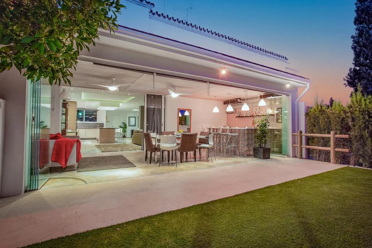 Casa Eucalyptus Family Home Estepona