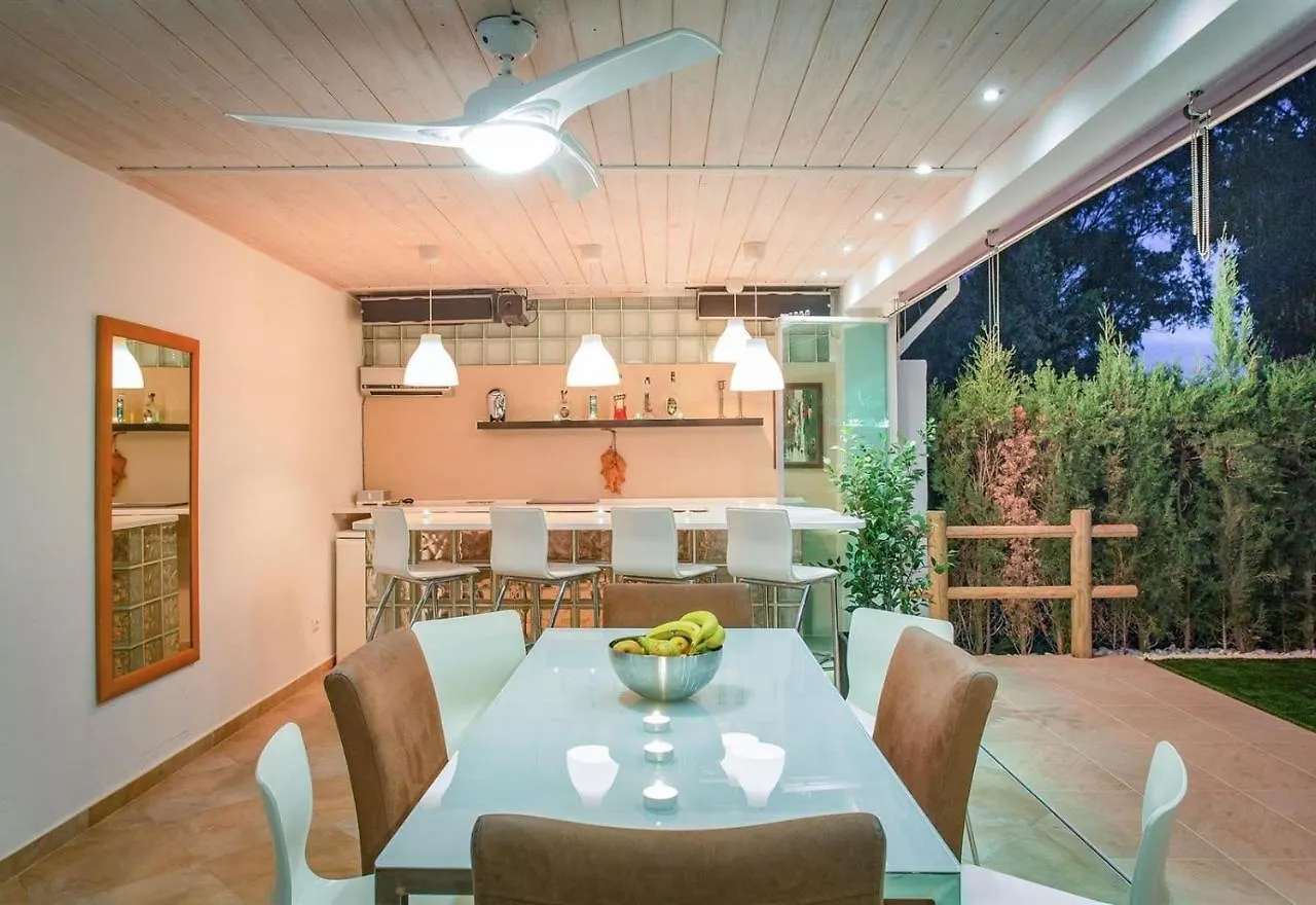 Casa Eucalyptus Family Home Estepona